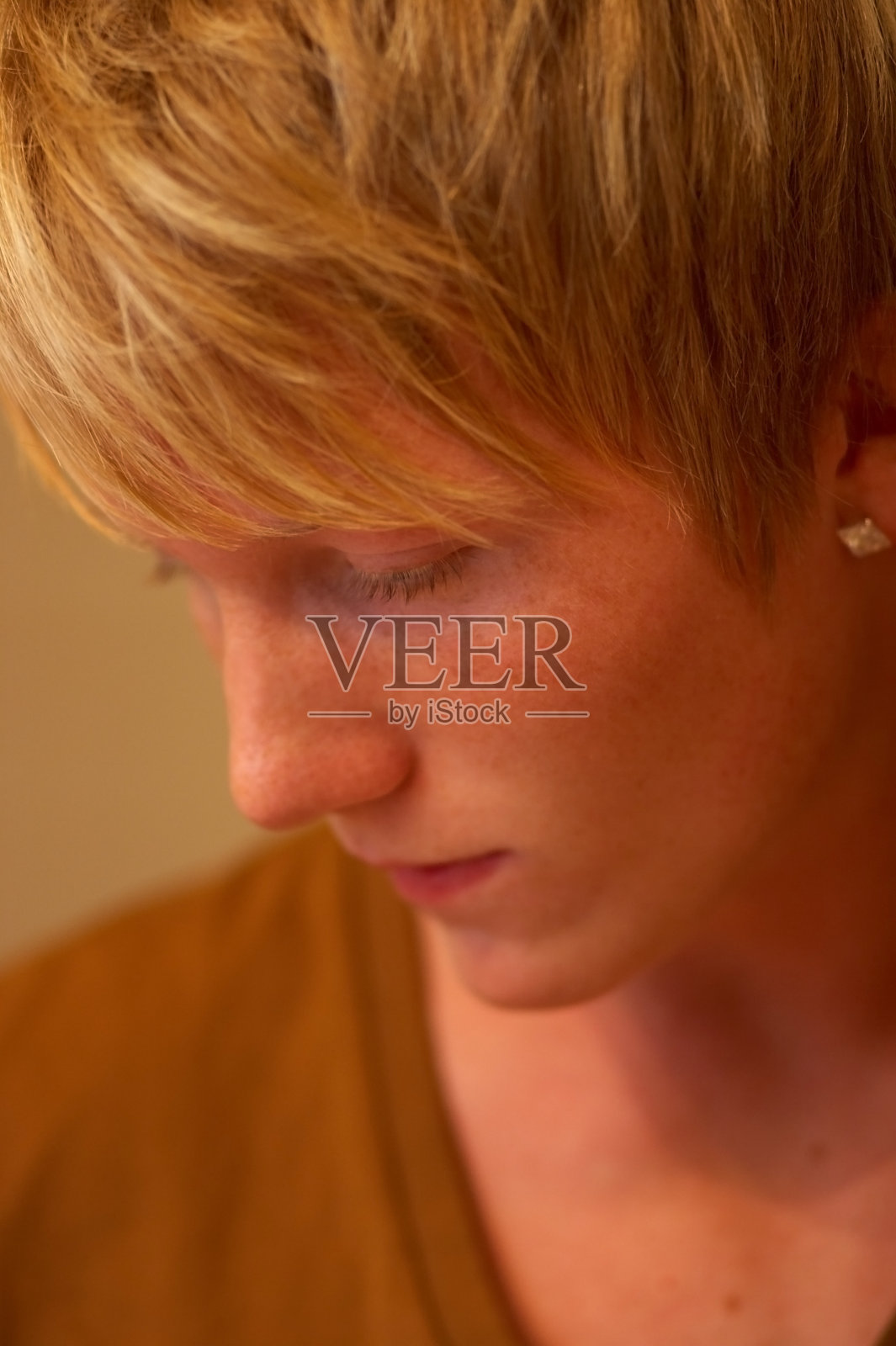 时尚的欧洲青年照片摄影图片