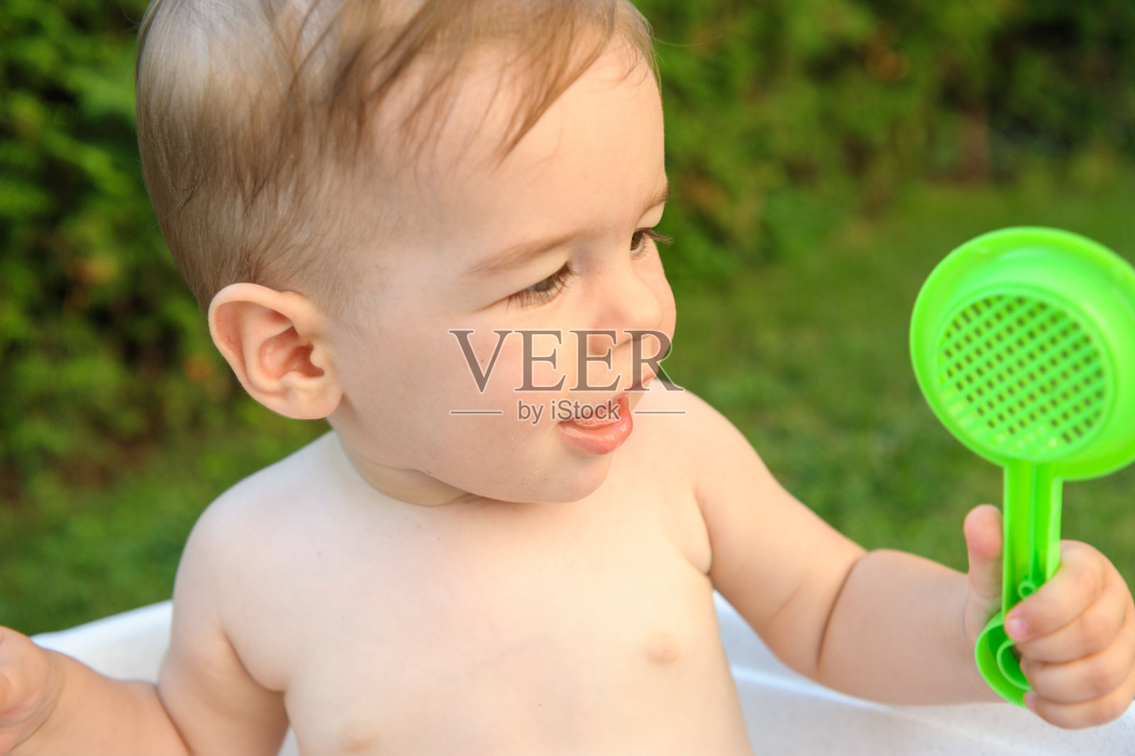 在浴缸里照片摄影图片