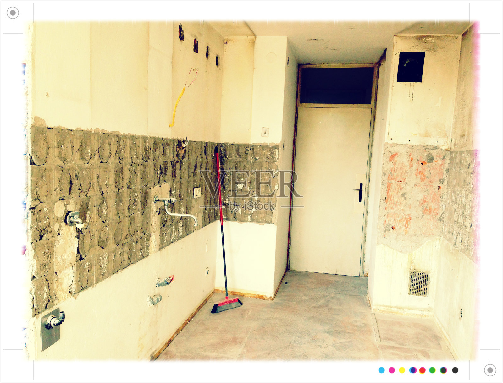 翻新前的旧厨房照片摄影图片