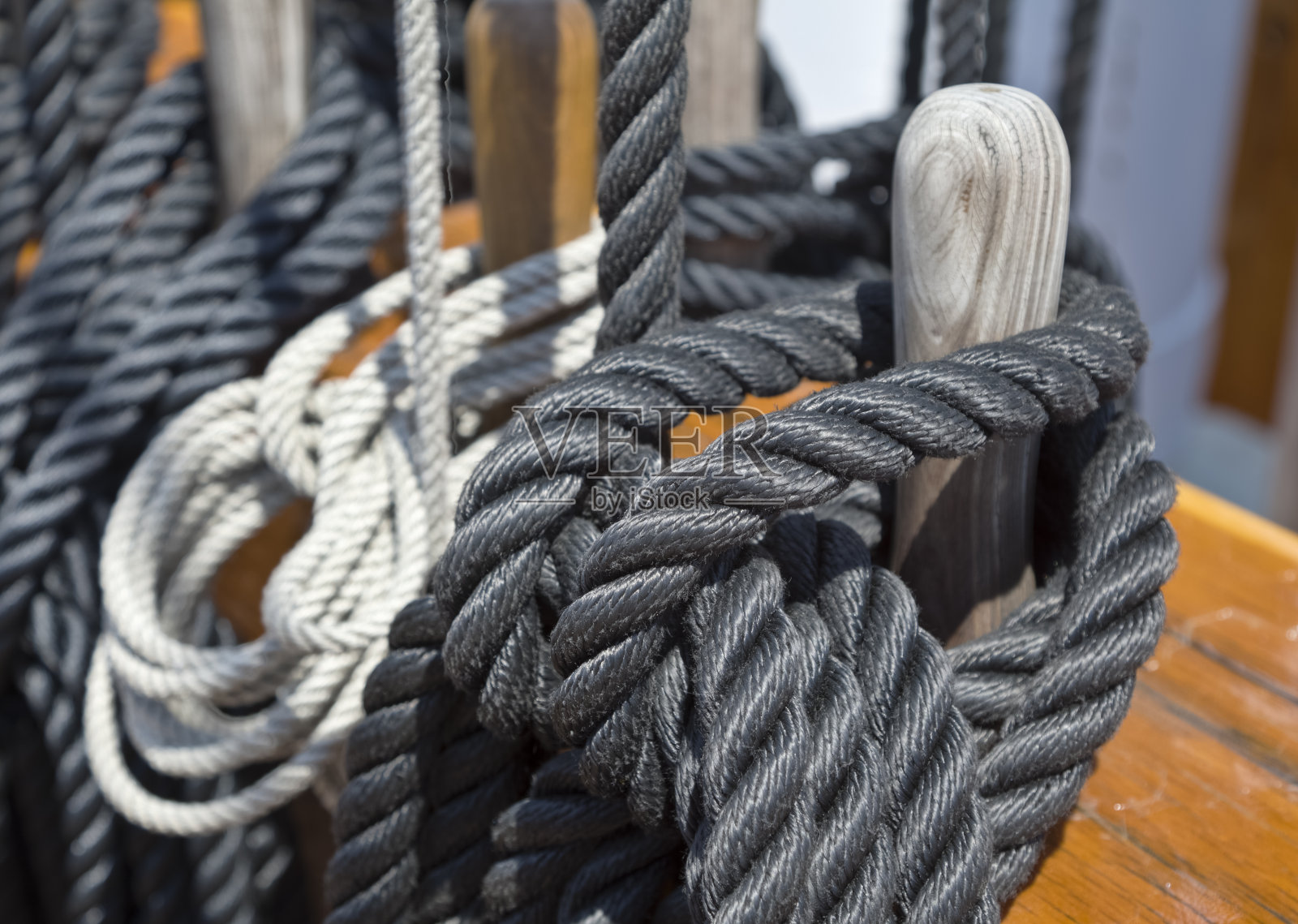 美国宪法号航空母舰的柏油绳索捆绑索具照片摄影图片