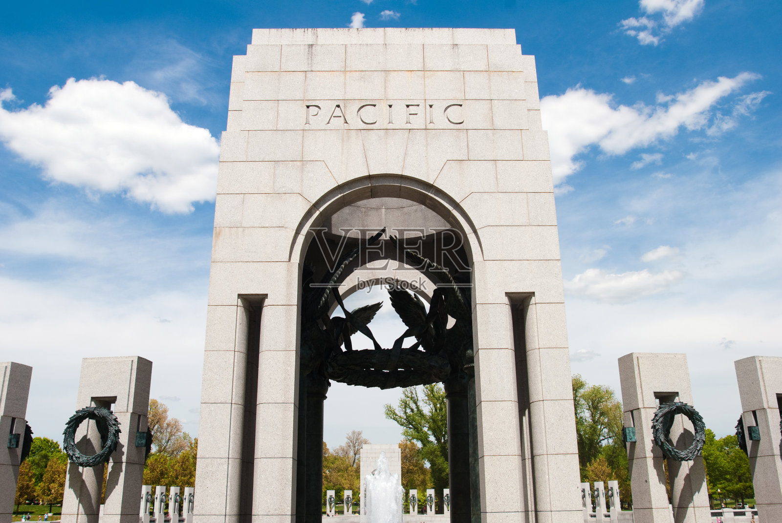 华盛顿特区二战纪念碑的太平洋拱门照片摄影图片