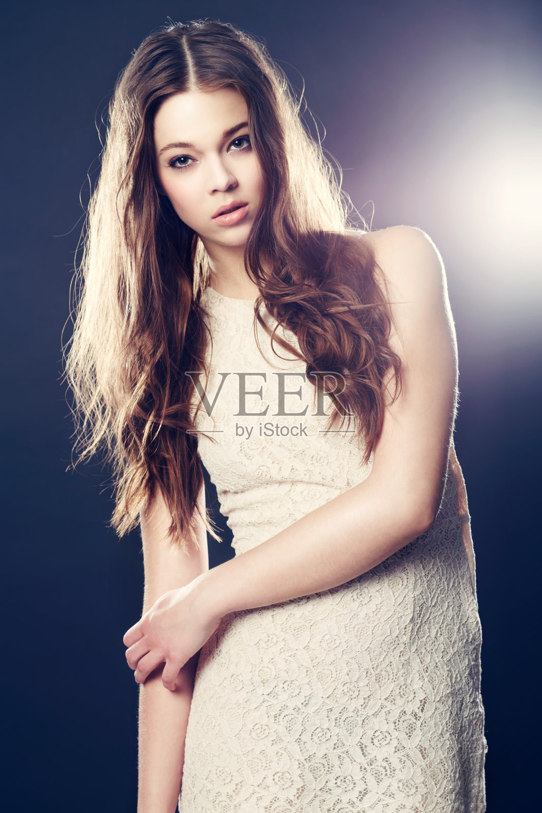 任何东西对她来说都是好的-时尚照片摄影图片