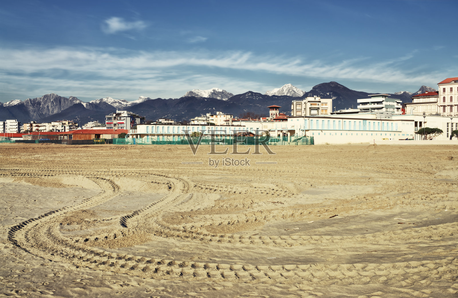 从海滩上看,淡季的维亚雷吉欧照片摄影图片