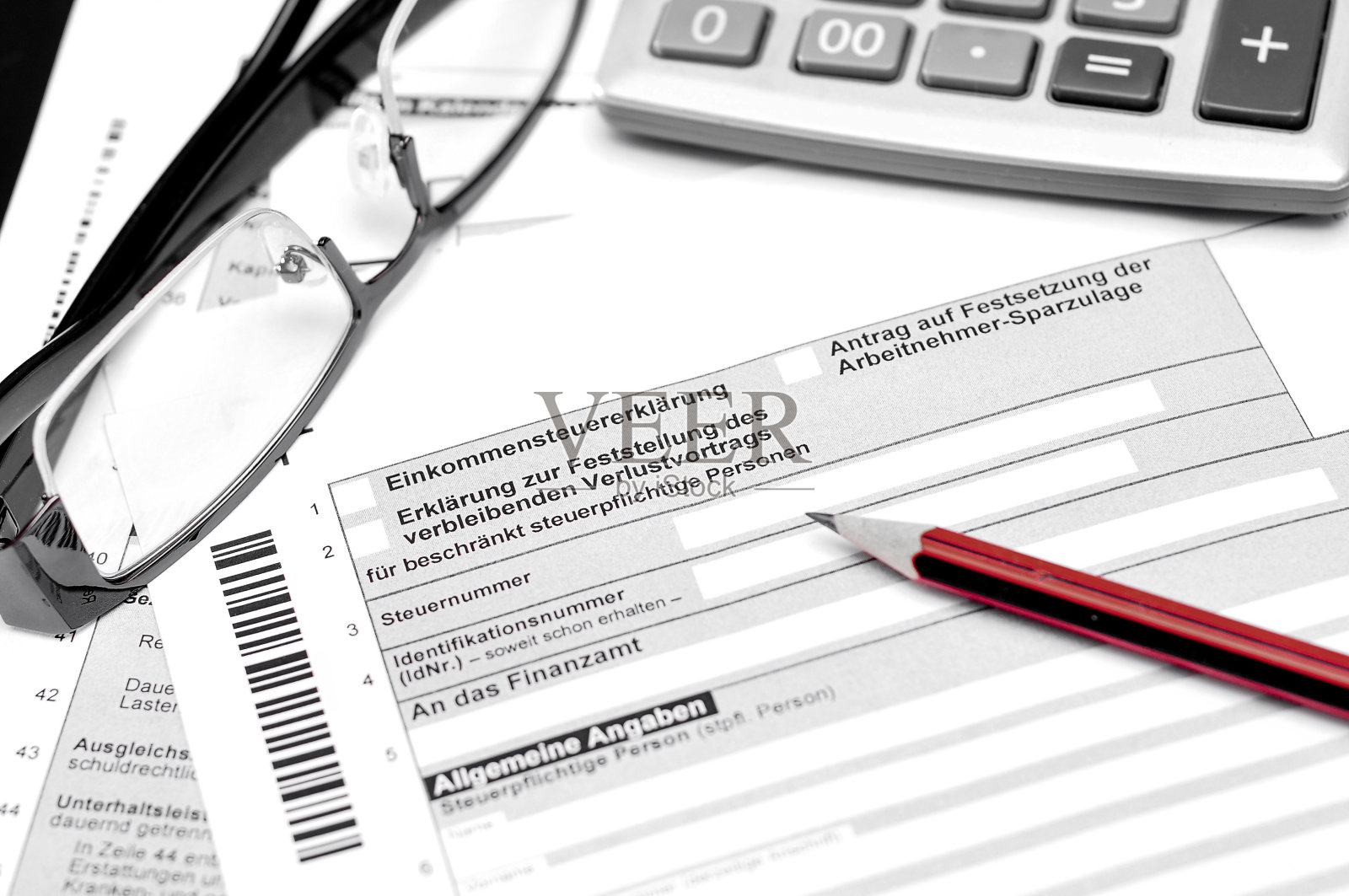 税收和财务概念的企业和德国税收形式照片摄影图片