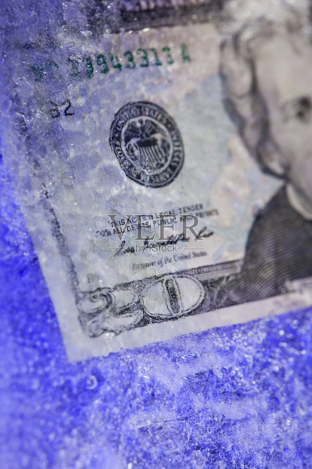 冰冻的钱币特写照片摄影图片