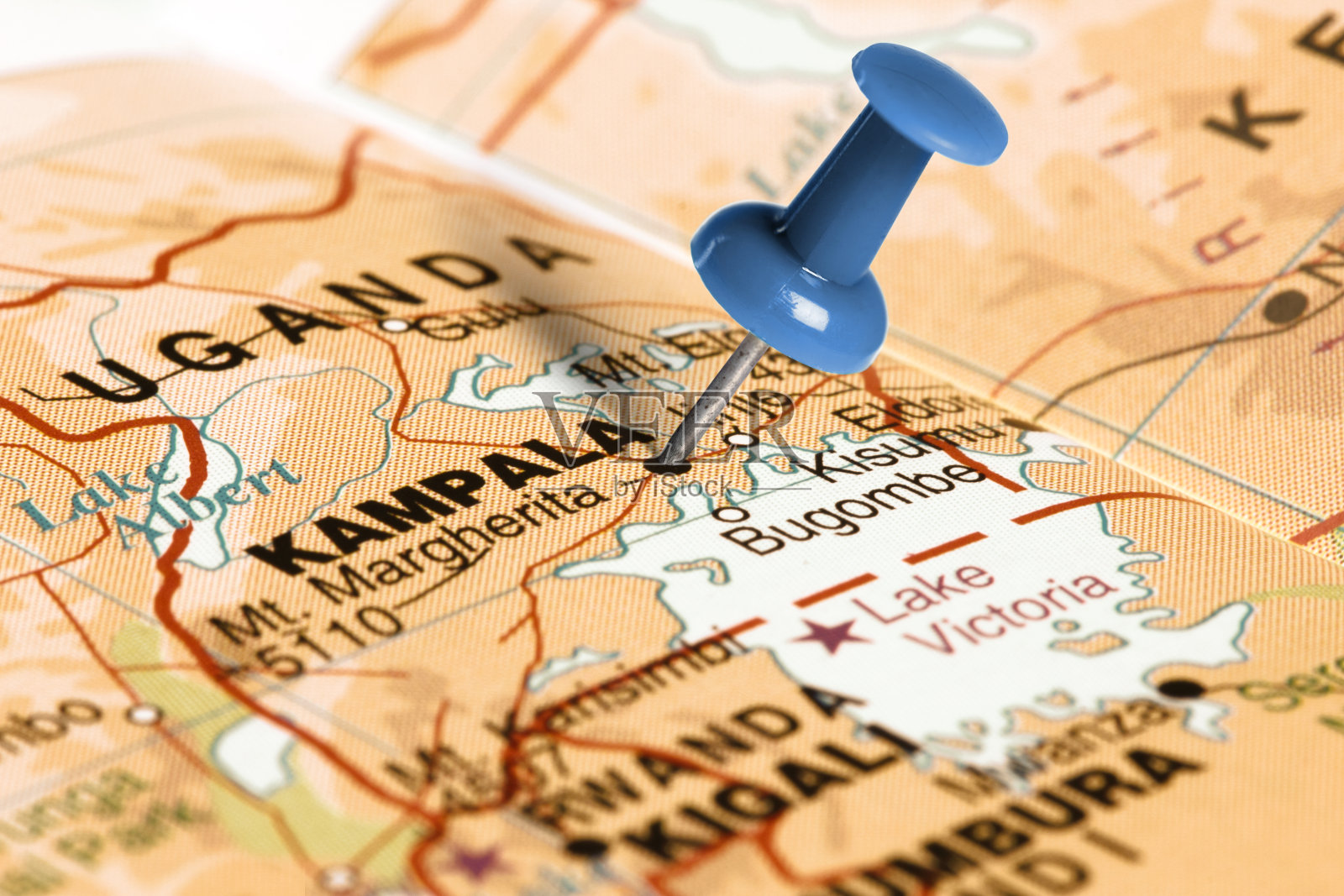 坎帕拉位置。地图上的蓝色大头针。照片摄影图片