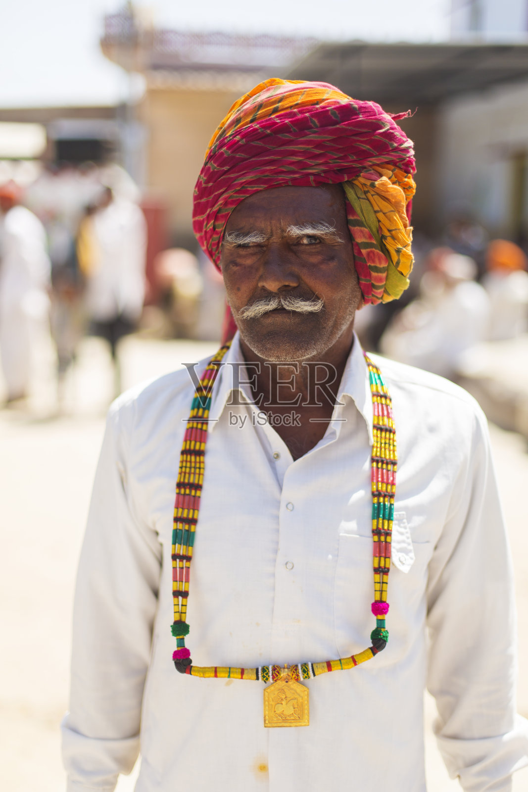 头巾胡须的男人照片摄影图片