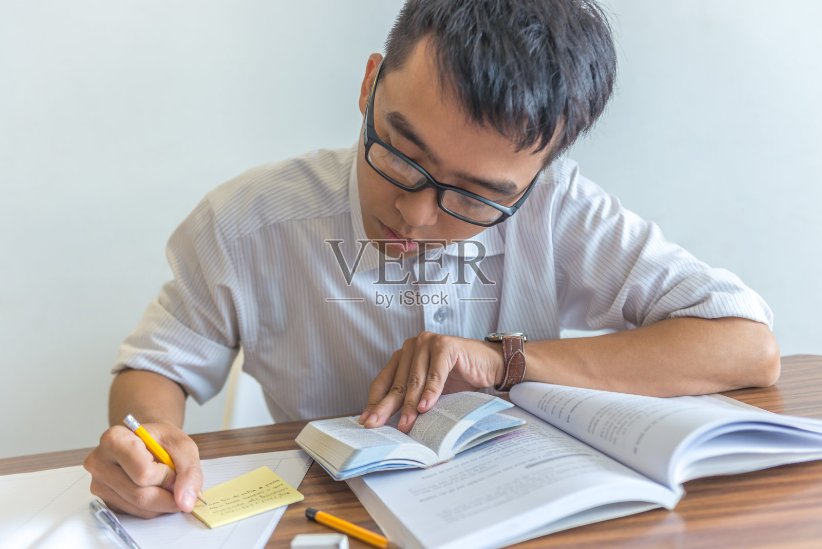 教育是人类和社会的重要组成部分照片摄影图片