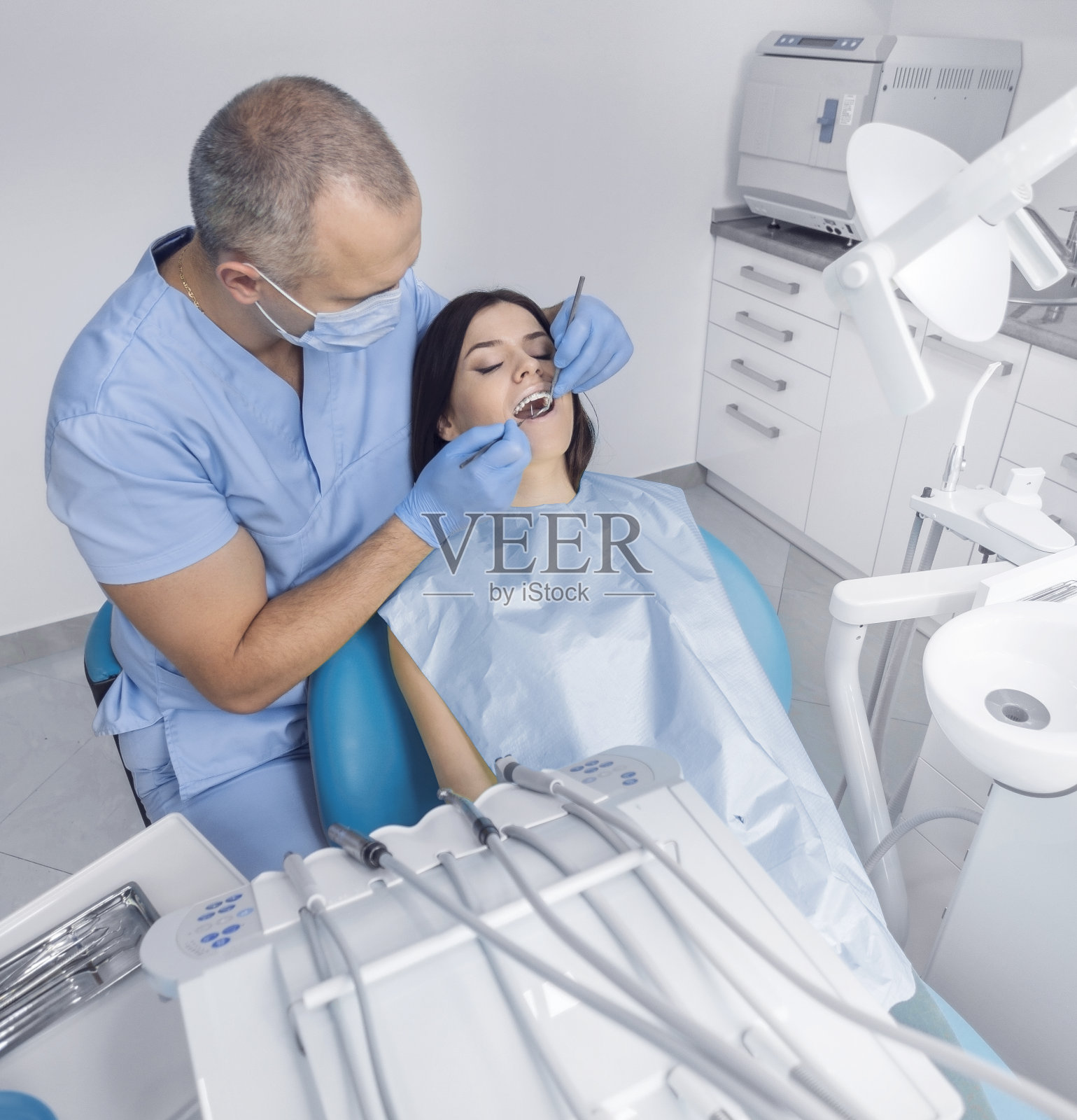 惊恐的女病人照片摄影图片