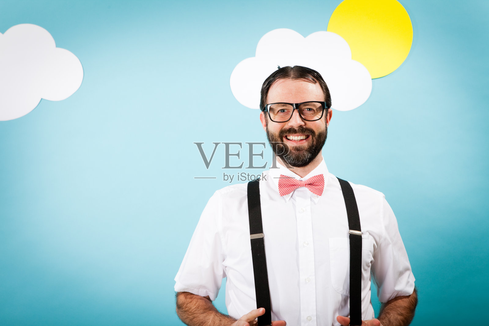 书呆子站在异想天开的世界,与复制空间照片摄影图片