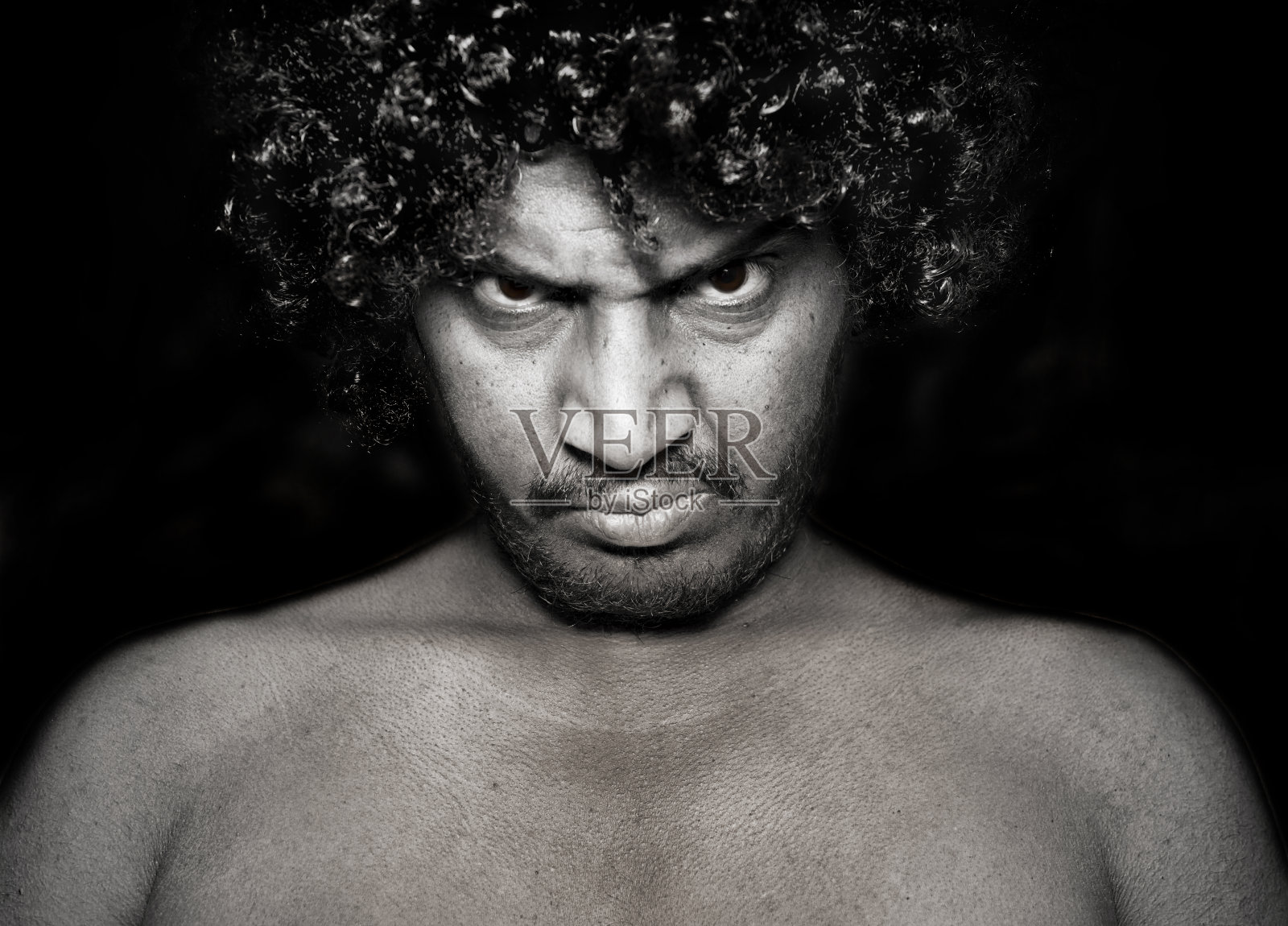 领带抓住了他的大头发照片摄影图片