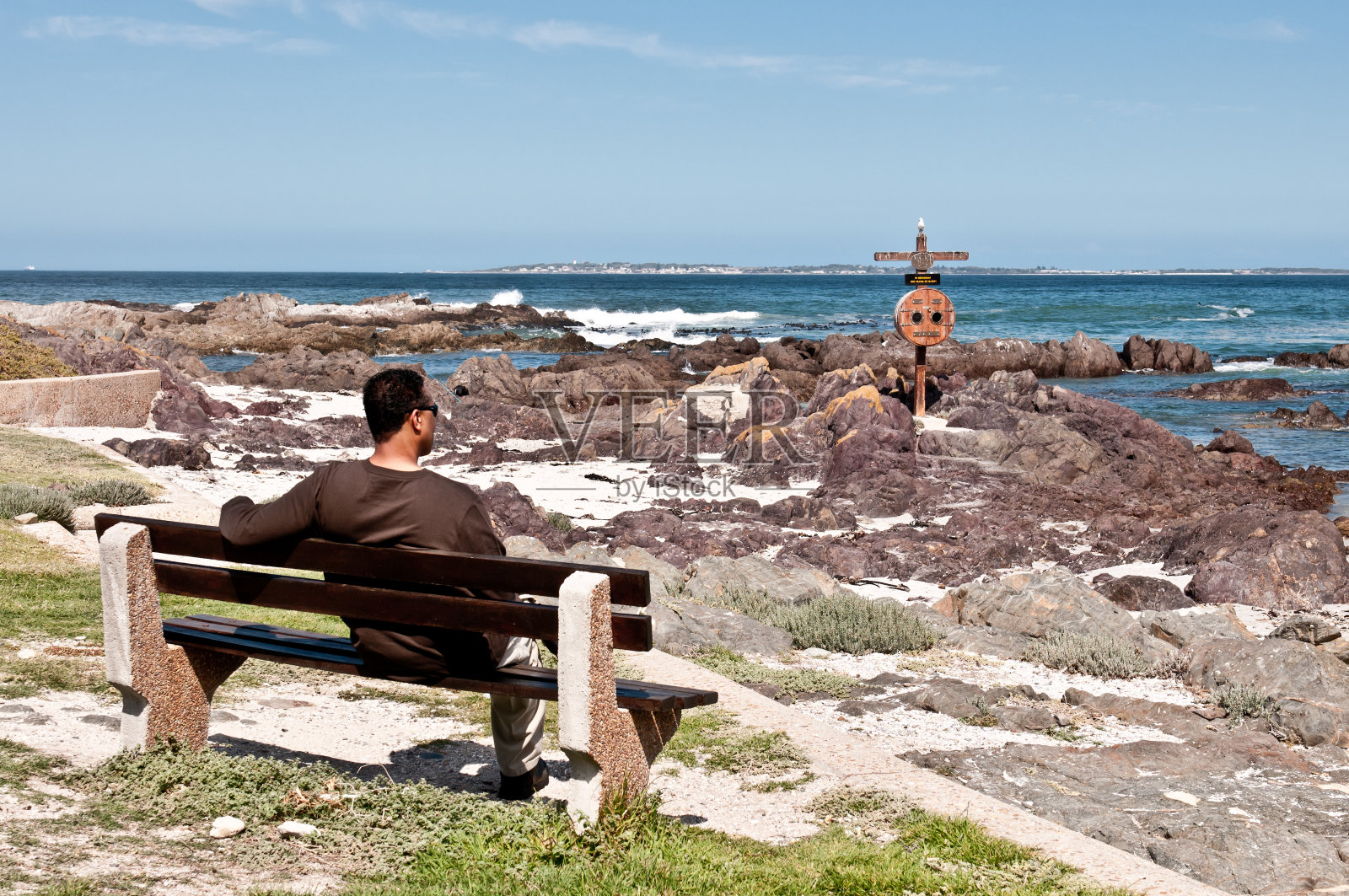 罗本岛前的男人照片摄影图片
