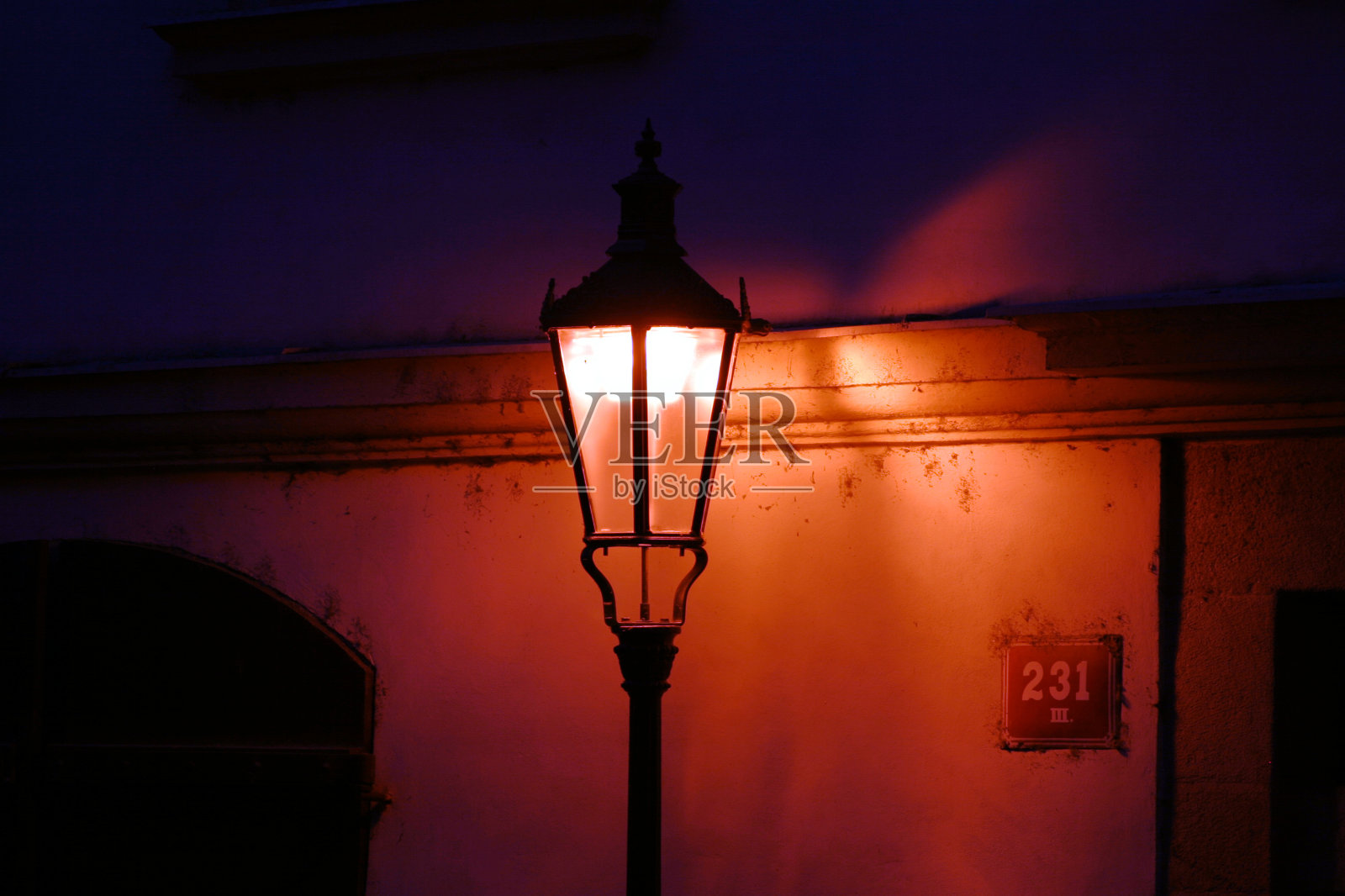 黑暗中的灯笼照片摄影图片