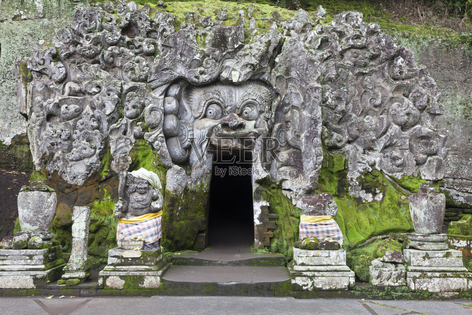 巴厘岛装饰性的洞穴照片摄影图片