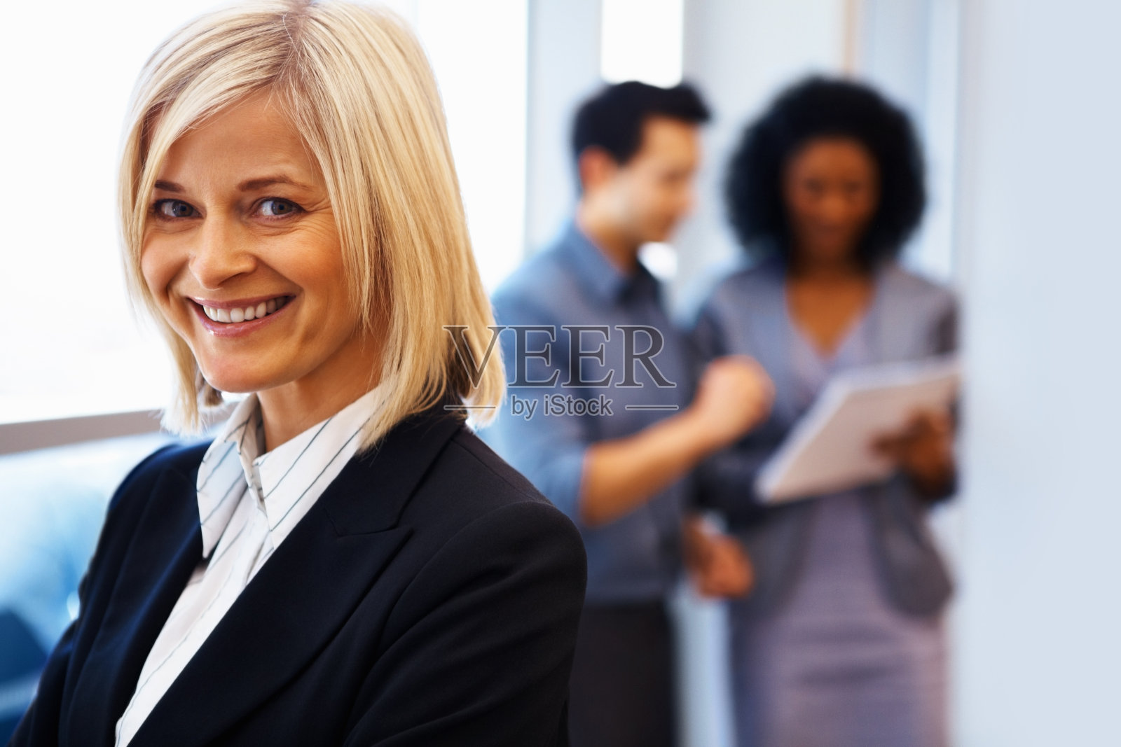 自信的商业女性微笑照片摄影图片