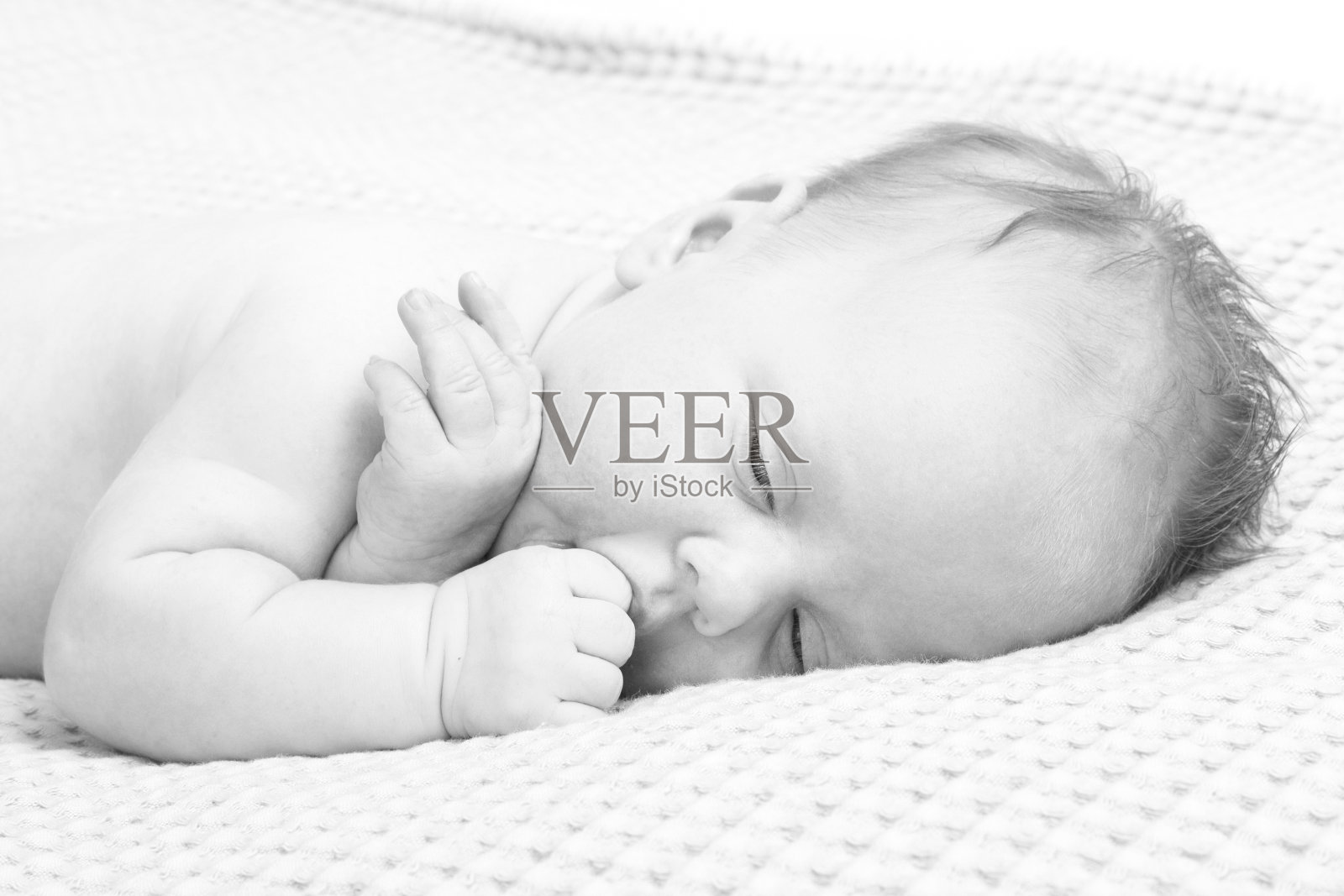 黑白的婴儿特写照片摄影图片