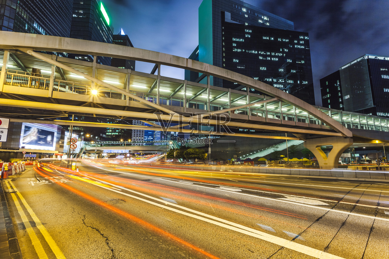 摩天大楼和交通照片摄影图片