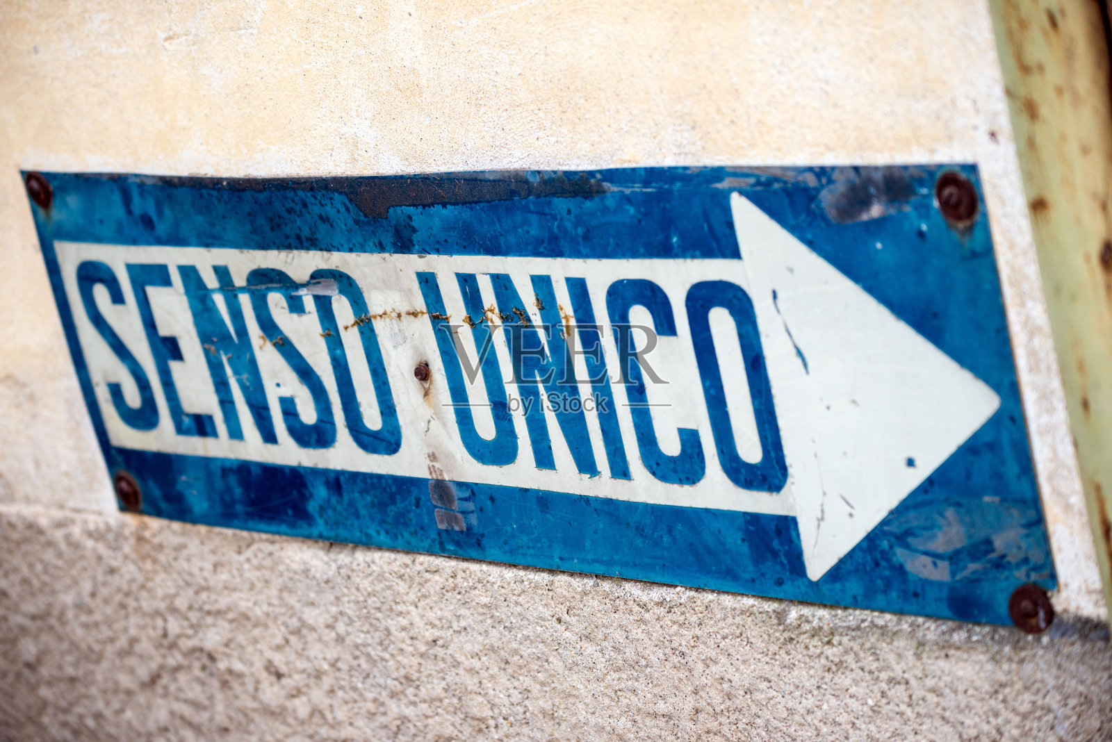 意大利单向标志照片摄影图片