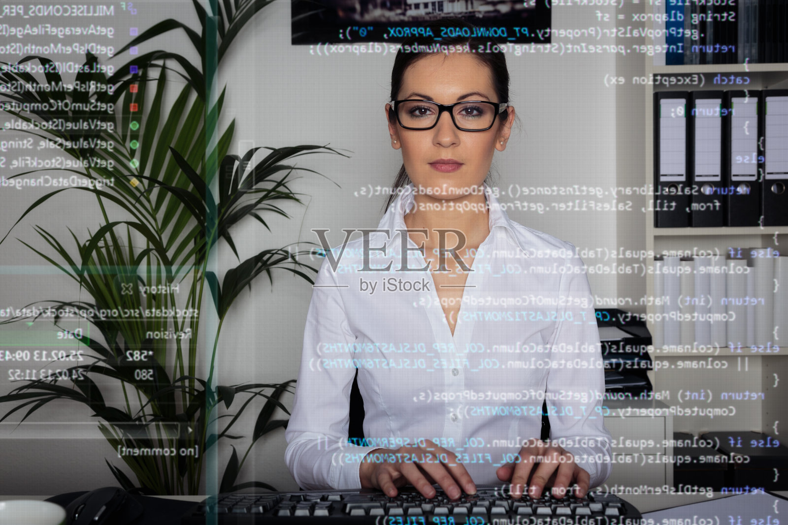 年轻的电脑程序员照片摄影图片