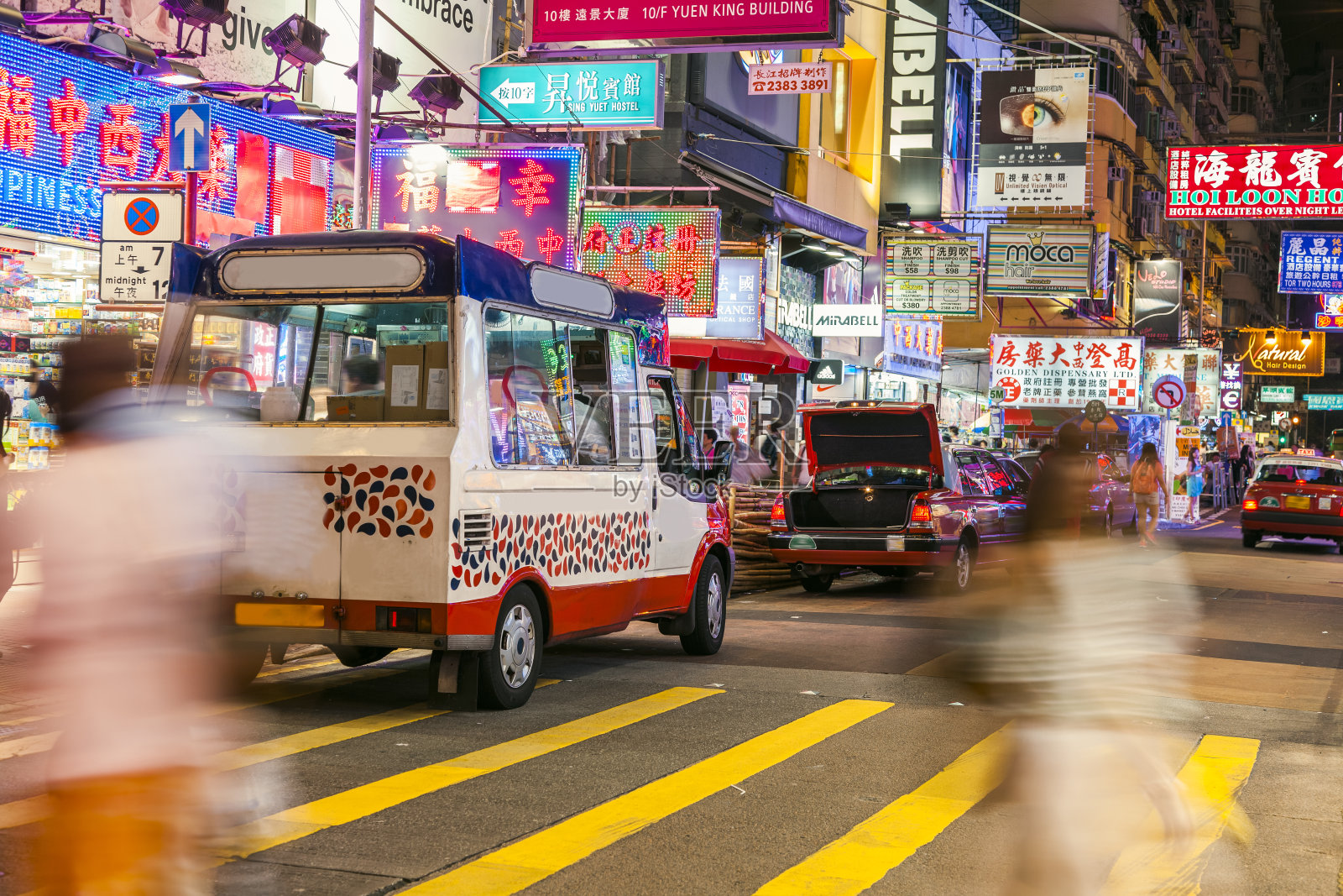 晚上的香港商业区照片摄影图片