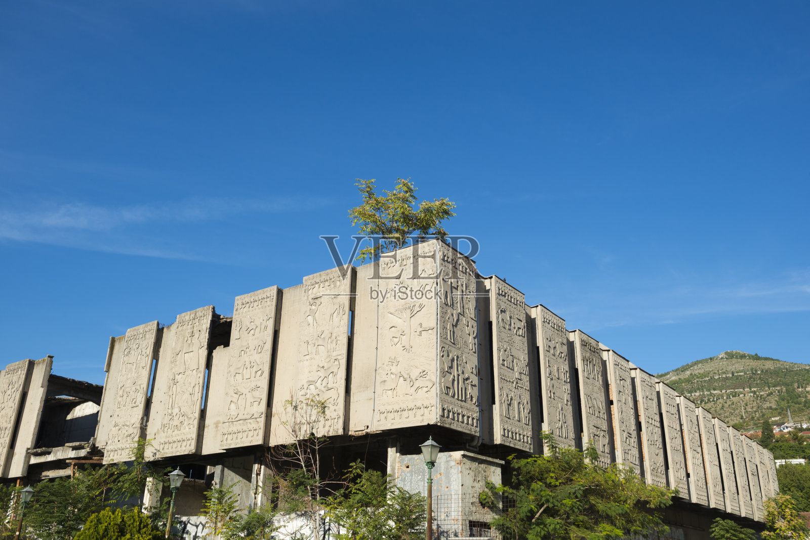 波斯尼亚-黑塞哥维那莫斯塔尔被战争破坏的建筑照片摄影图片