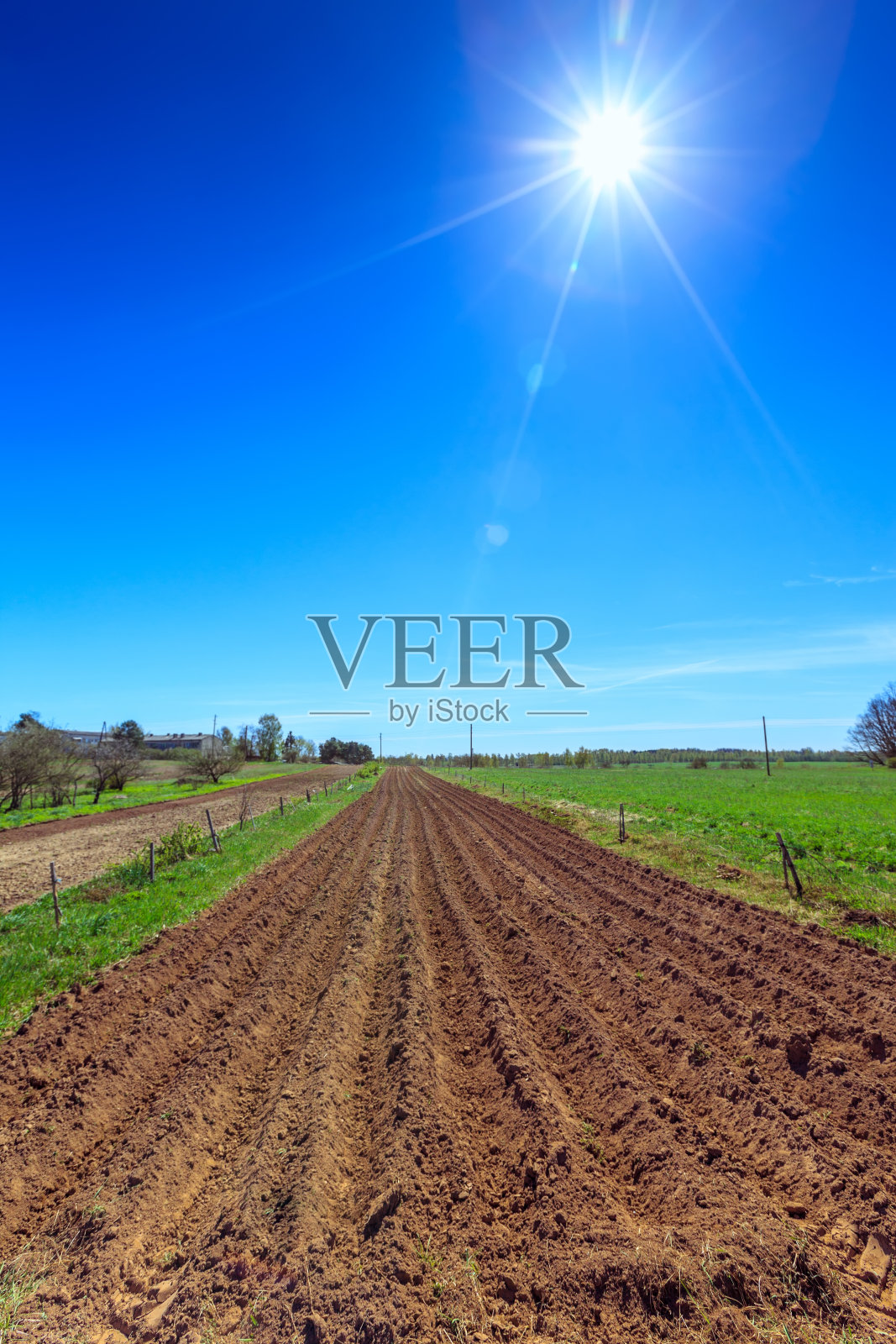 耕种农田照片摄影图片