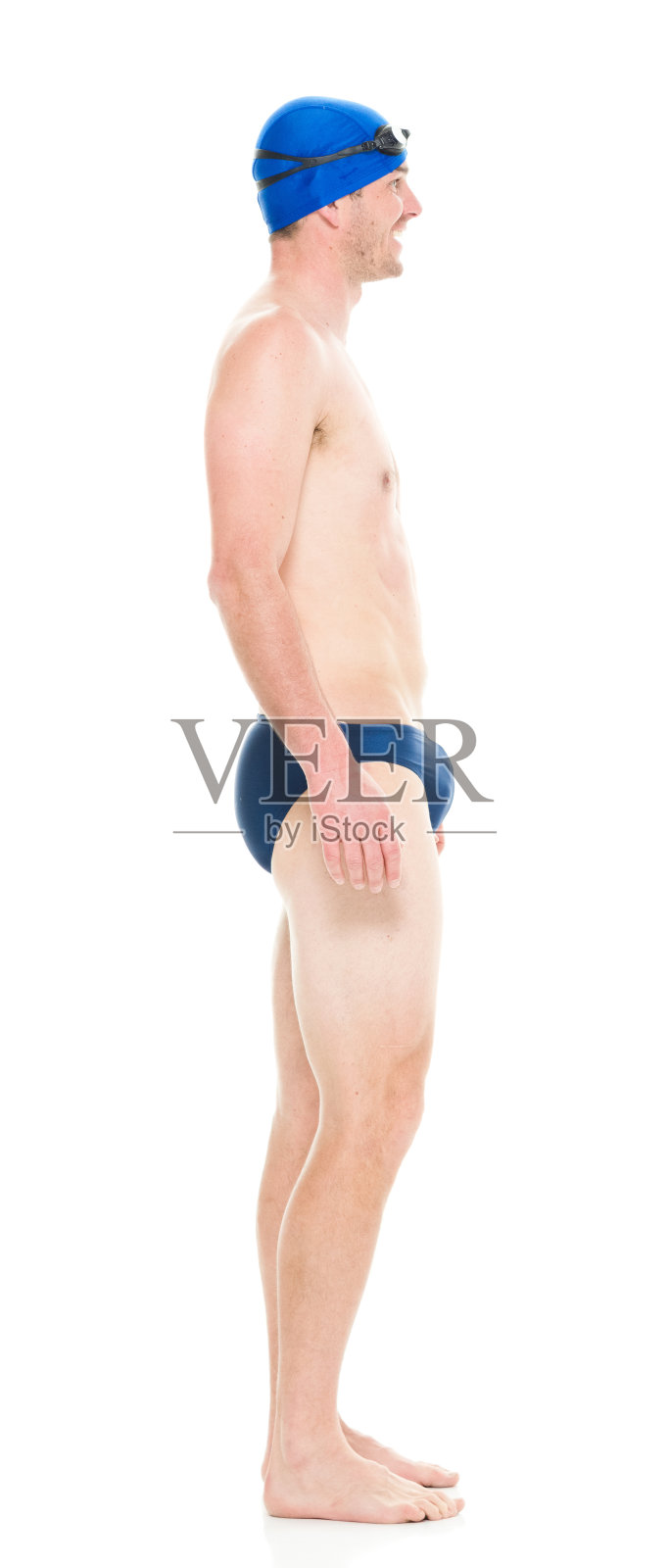 游泳者站着,看着别处照片摄影图片