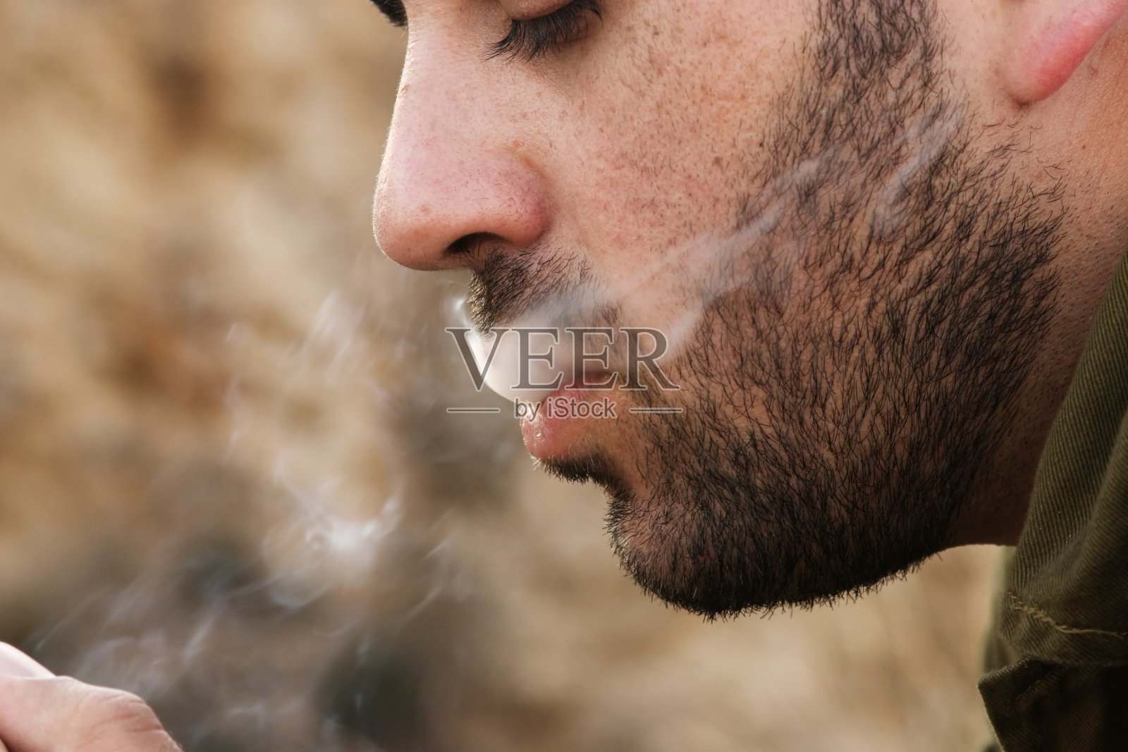 吸烟照片摄影图片