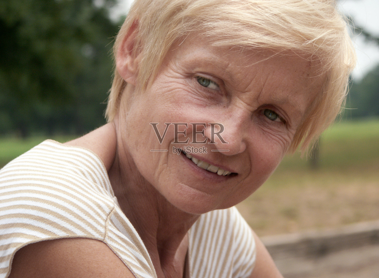 只是一个女人照片摄影图片