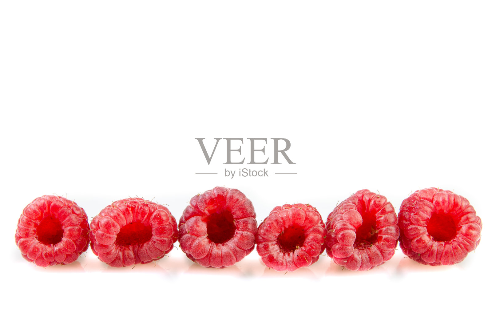 美味新鲜的红覆盆子白底照片摄影图片