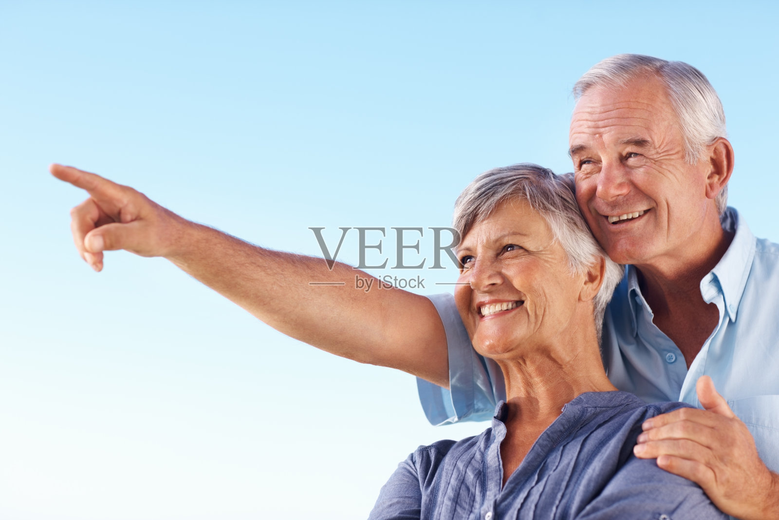 夫妇享受户外活动照片摄影图片