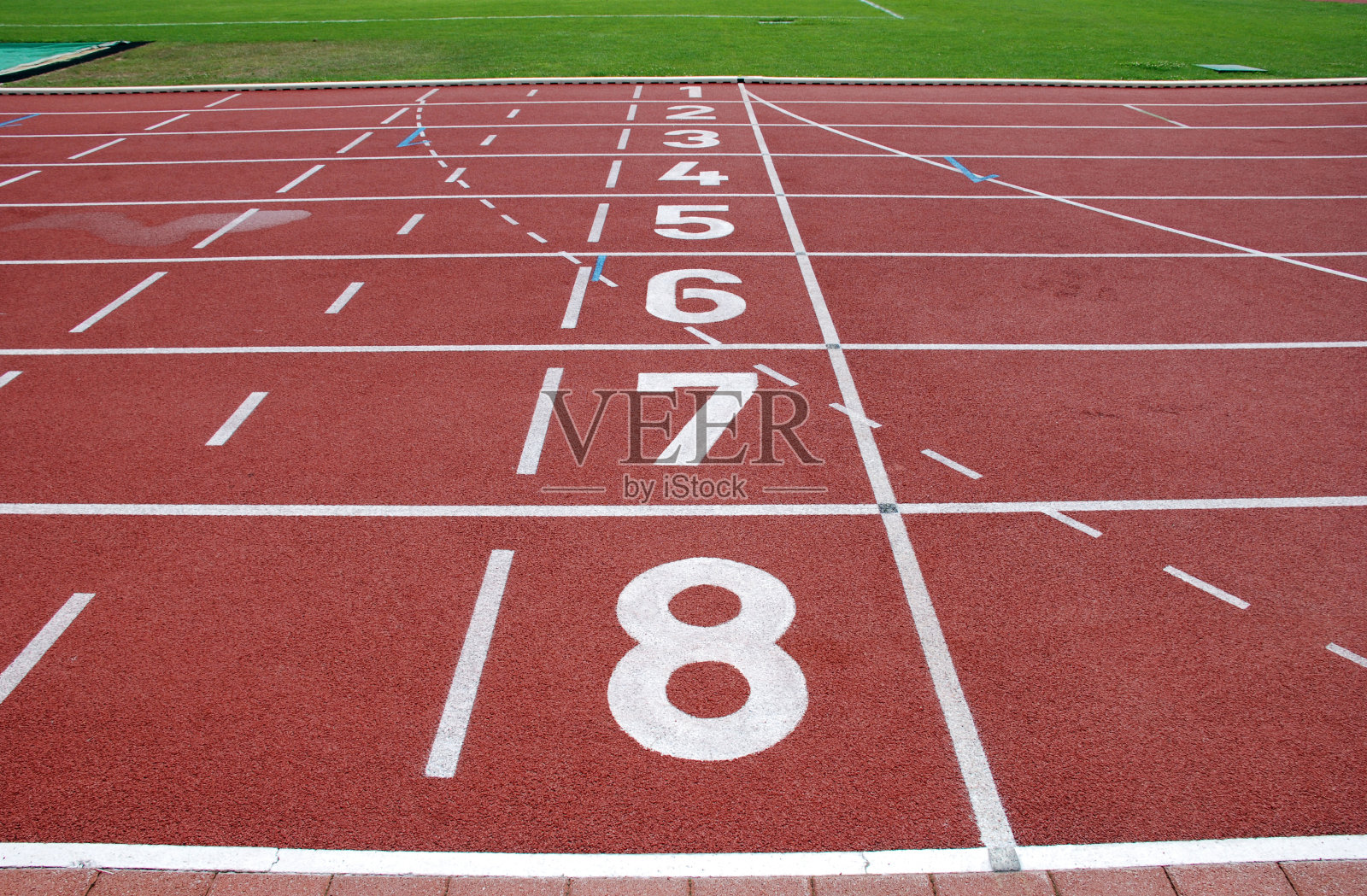 跑道起跑线和号码照片摄影图片