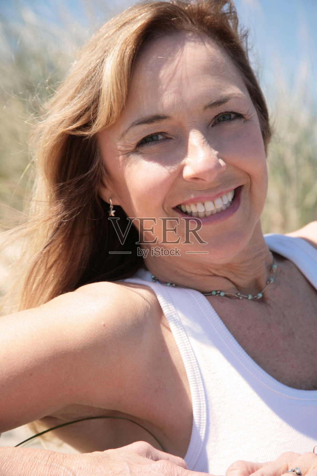 漂亮的老女人照片摄影图片