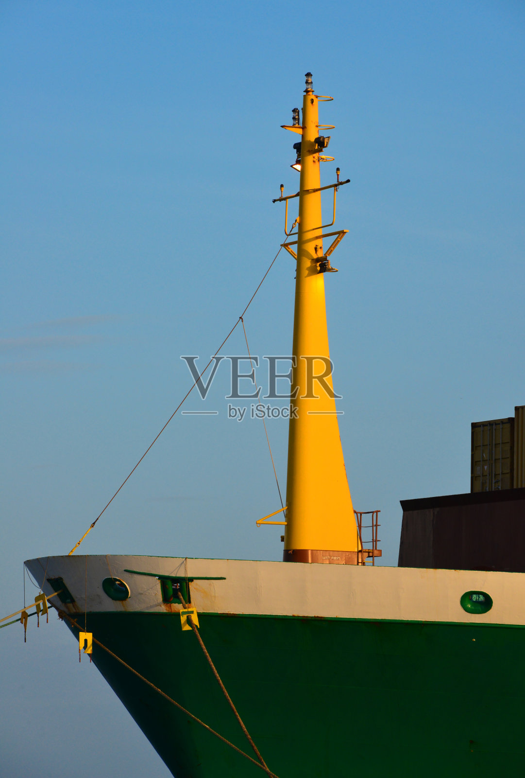 货轮的前桅照片摄影图片