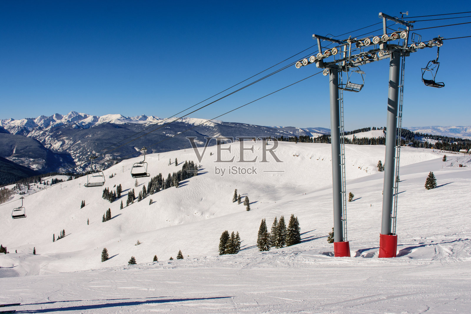 科罗拉多州韦尔的滑雪缆车照片摄影图片