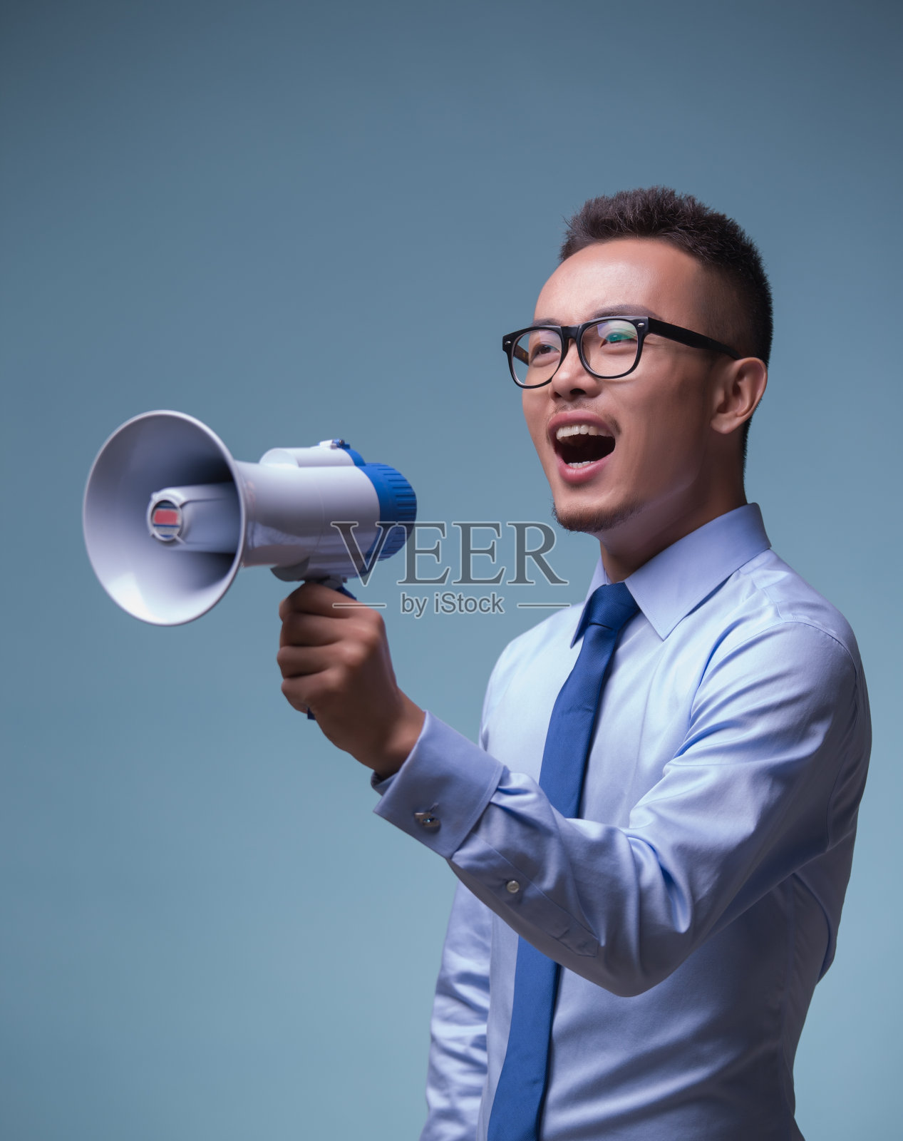 亚洲年轻商人忙碌照片摄影图片