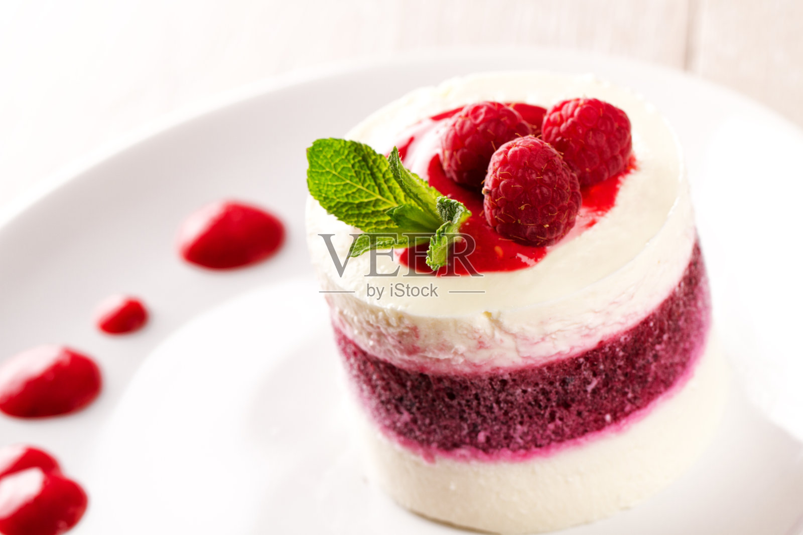 美味的浆果意式奶冻照片摄影图片