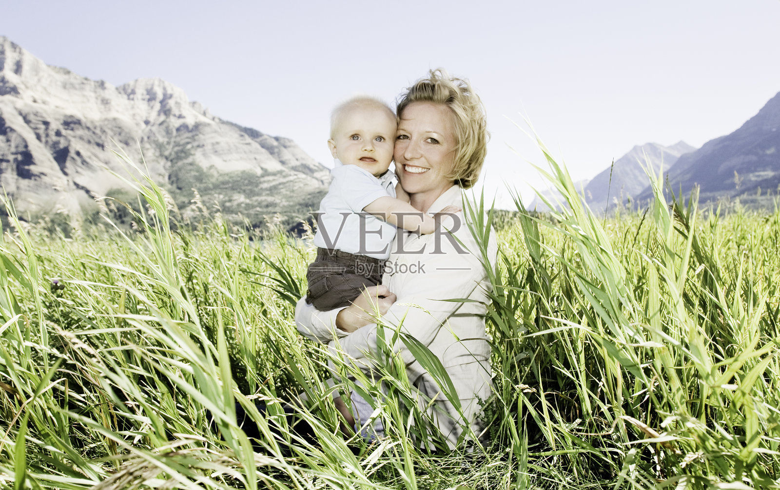 母亲和孩子照片摄影图片