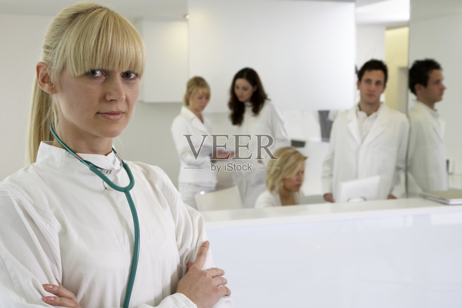 金发女医生肖像照片摄影图片