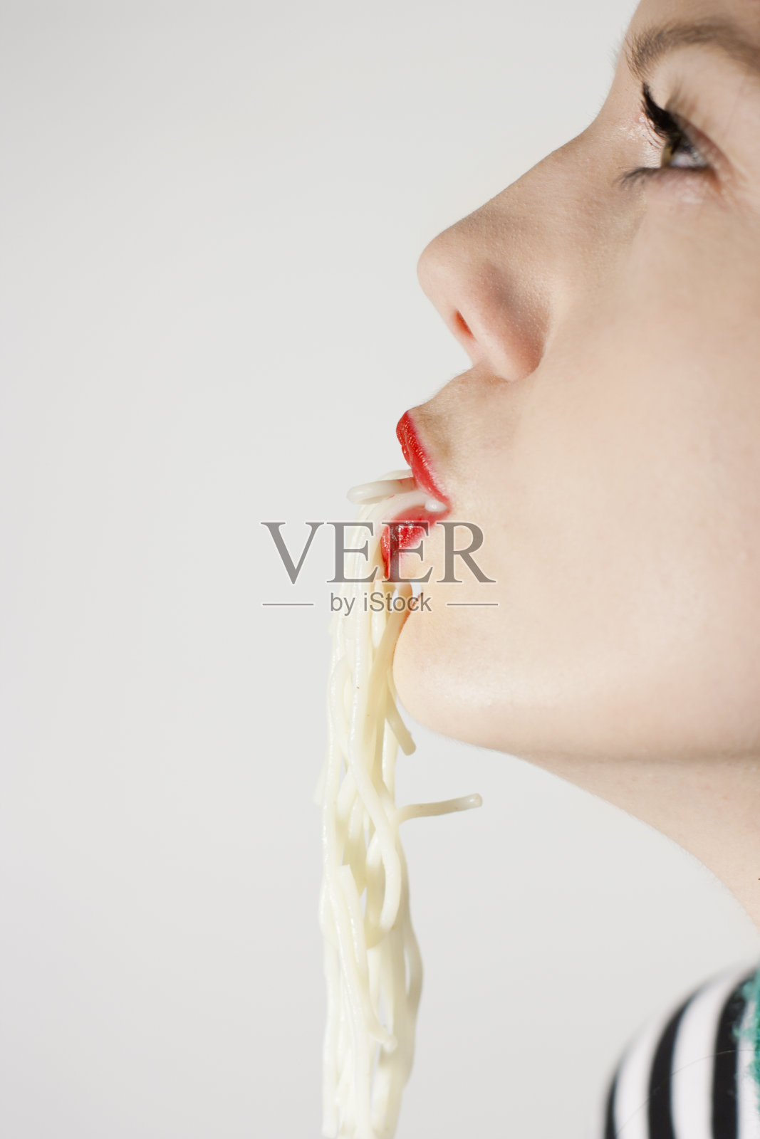 吃意大利面条照片摄影图片