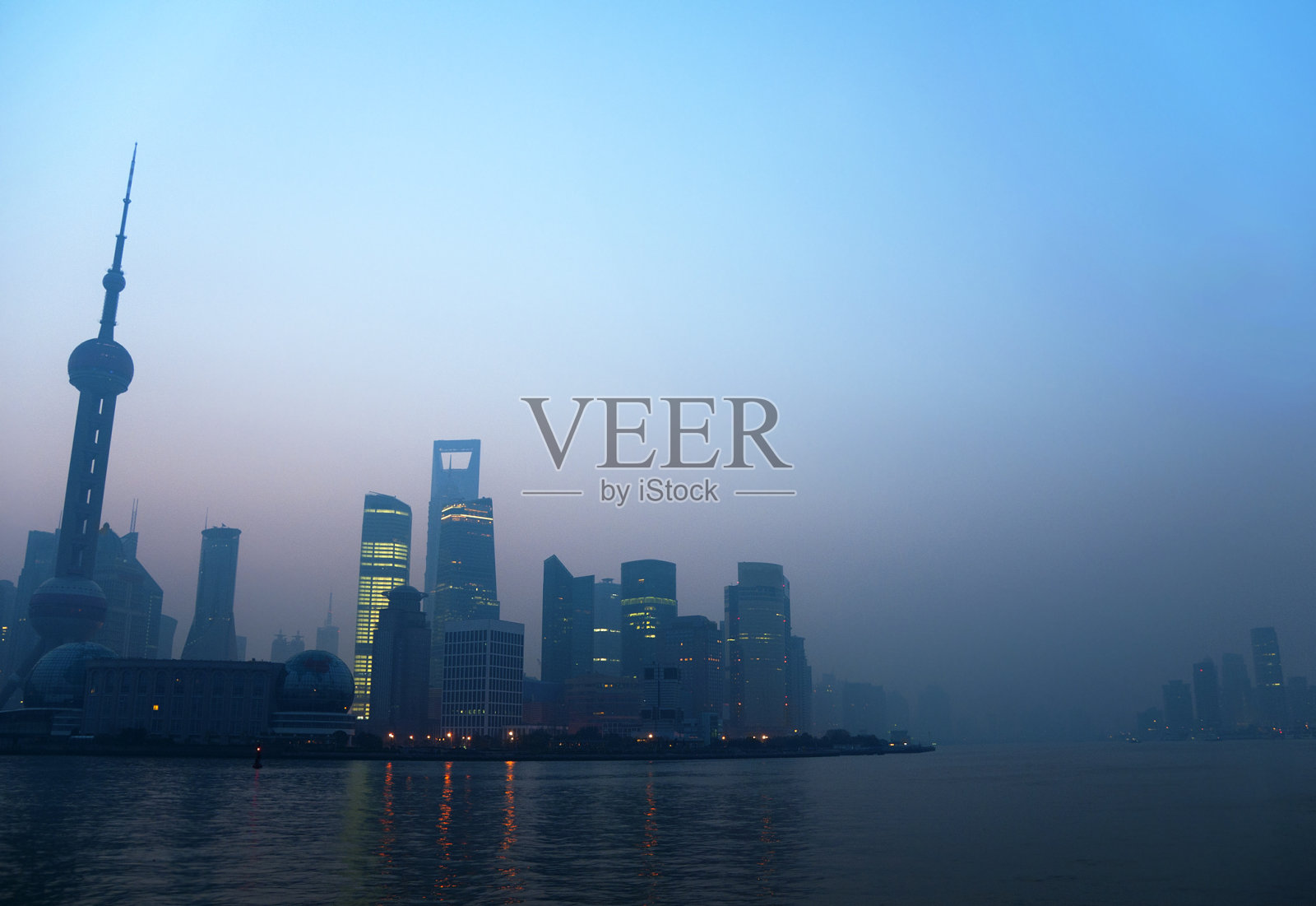 蓝色上海照片摄影图片