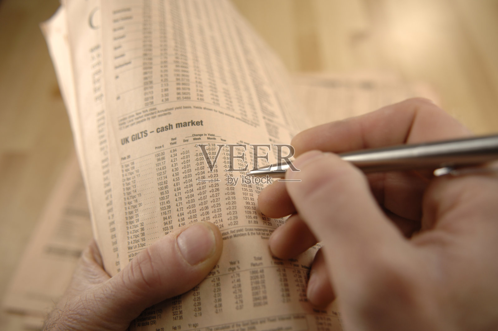 阅读报纸系列照片摄影图片