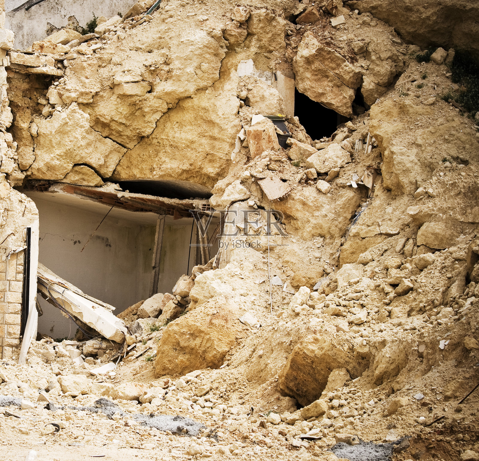 地震后被毁的房屋照片摄影图片