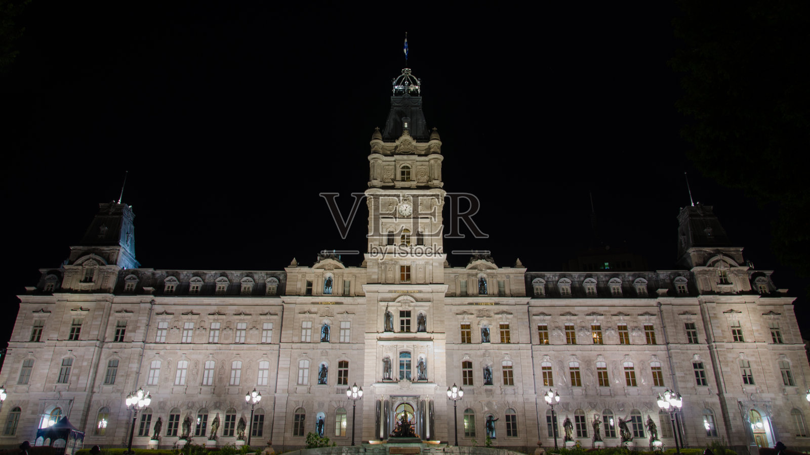 加拿大宏伟的魁北克议会夜晚照片摄影图片