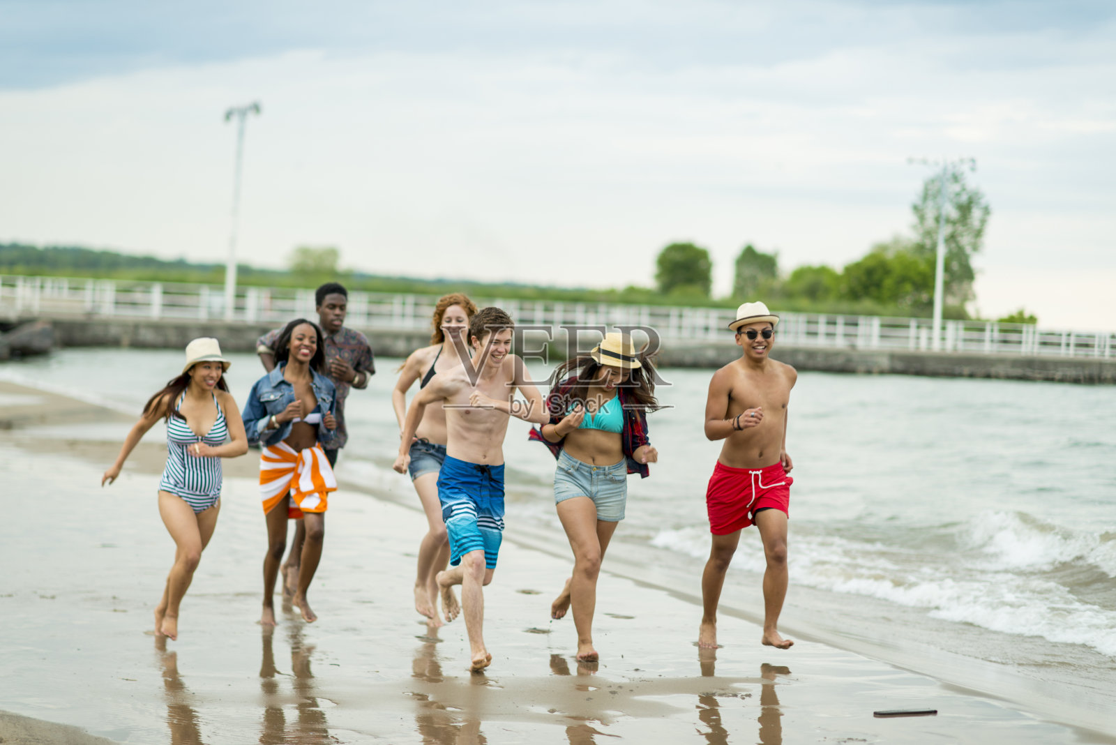 在海滩上照片摄影图片