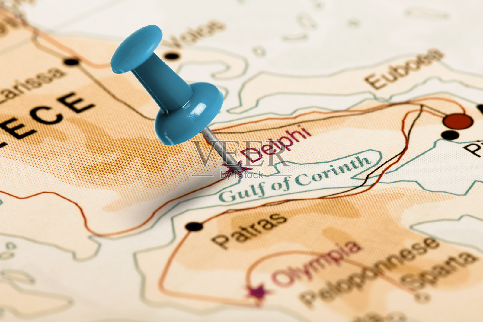 德尔福位置。地图上的蓝色大头针。照片摄影图片