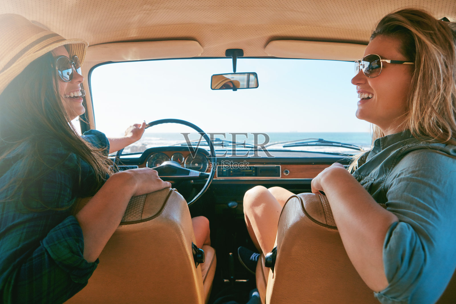 只要我们在开车,去哪儿都很酷!照片摄影图片