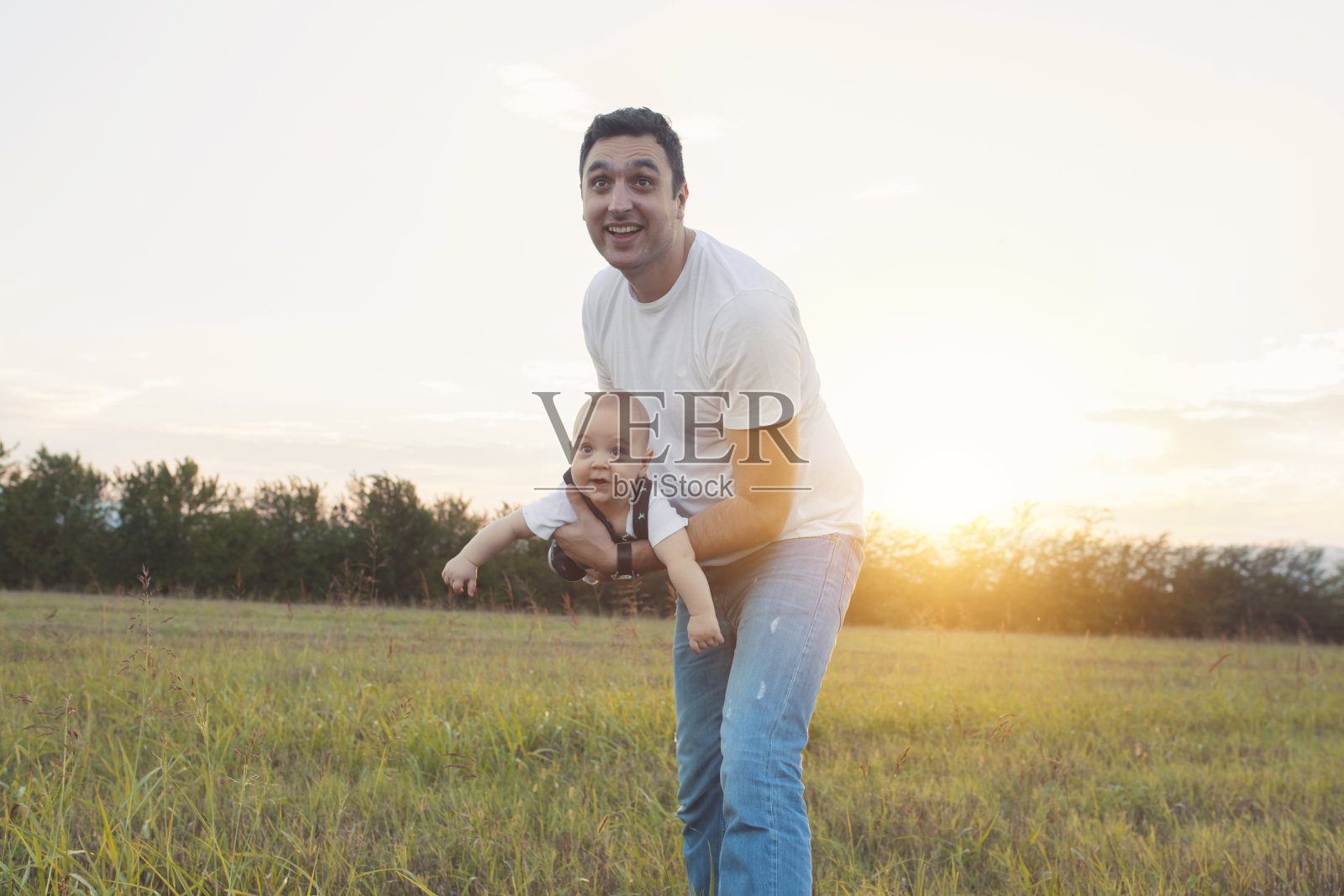 我和爸爸玩得很开心照片摄影图片