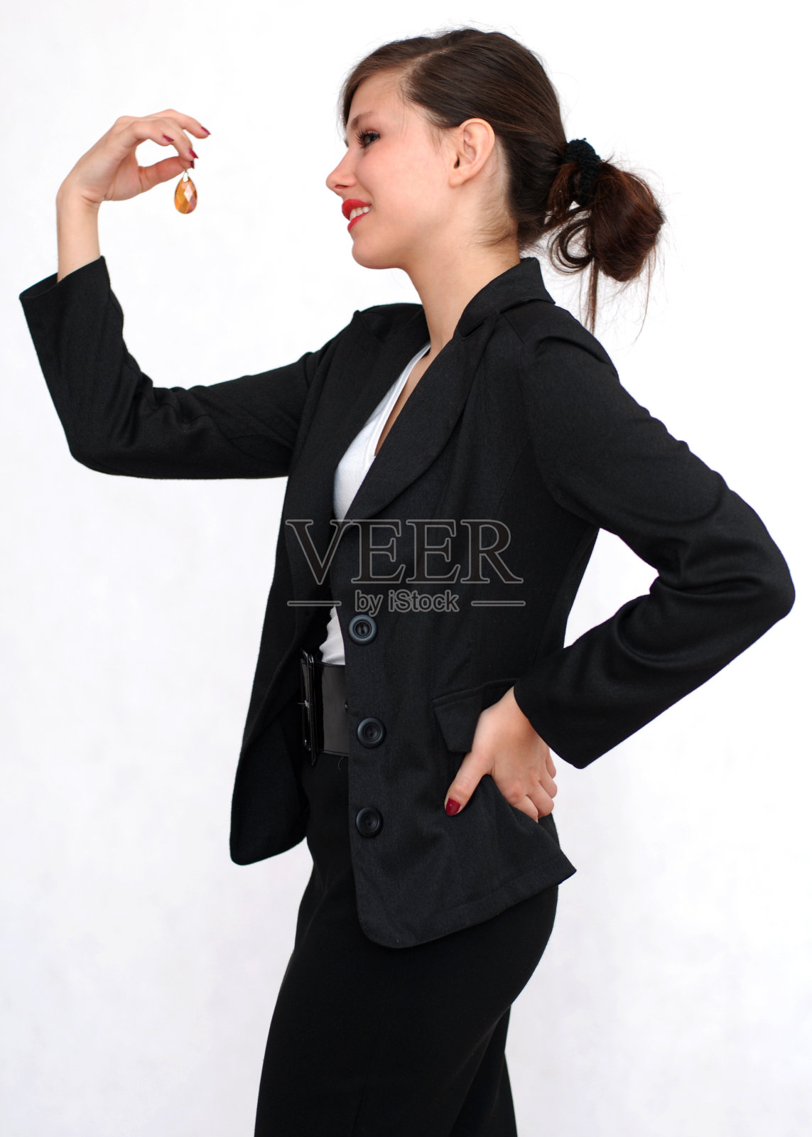 优雅淑女手捧珠宝照片摄影图片