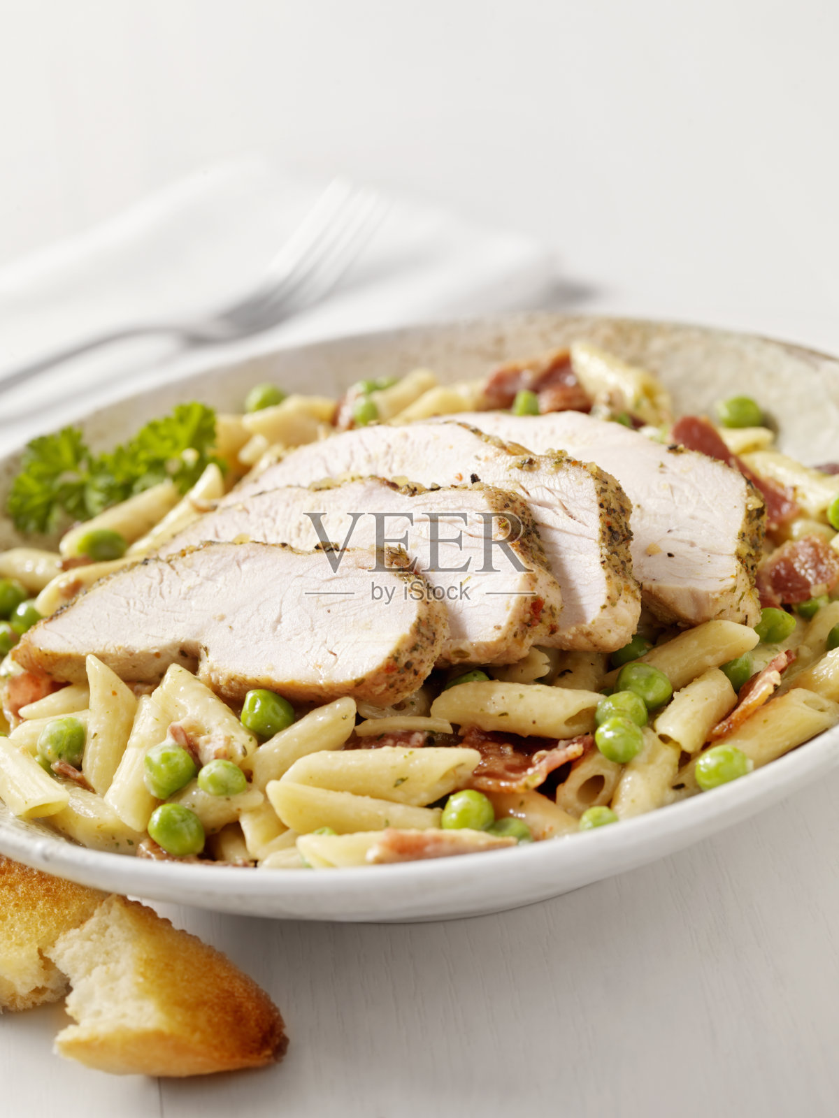 奶油鸡肉培根干酪沙司照片摄影图片